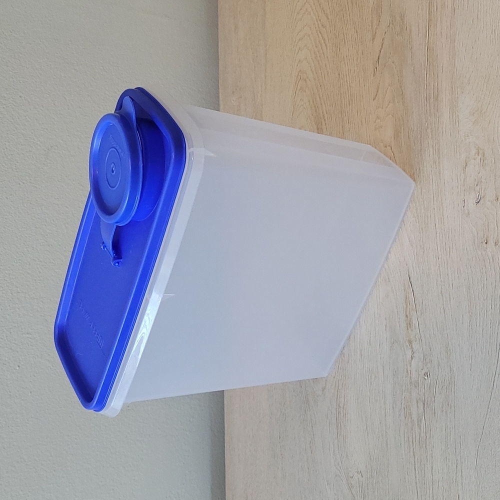 Tupperware cereal storer